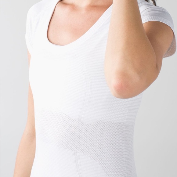 Lululemon Swiftly Tech Short Sleeve Scoop Tee - Picture 2 of 6